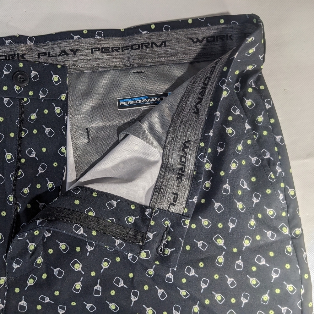 NEW Mens Roundtree & Yorke Performance Chino Shorts WineGlass 7"I Caviar - Picture 6 of 8